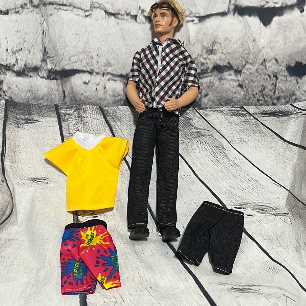 Mattel Fashion Doll with Black and White Outfit - Picture 5 of 8
